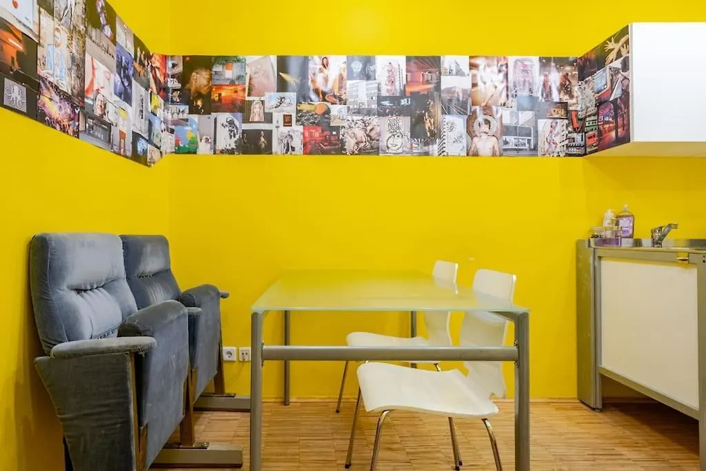 Nap Club - Stylish & Quiet Base In Vibrant Kiez Appartement Berlijn